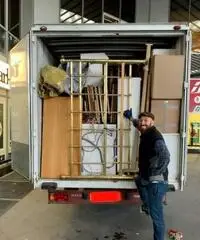 Traslochi, trasporti e fermo deposito Traslochi, trasporti e fermo deposito