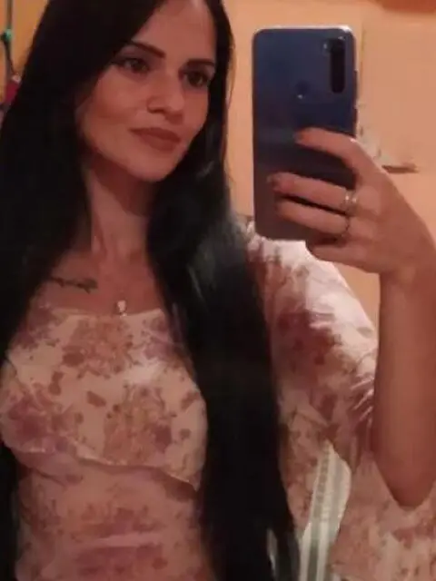 Commessa, cameriera, banconista Commessa, cameriera, banconista