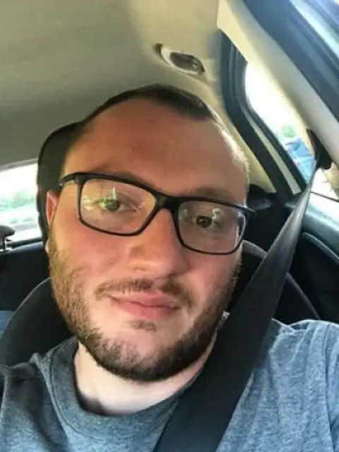 Operaio tutto fare, apprendista elettricista Operaio tutto fare, apprendista elettricista