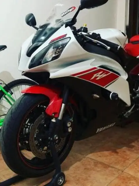 Vendo o scambio Yamaha r6 Vendo o scambio Yamaha r6