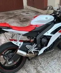 Vendo o scambio Yamaha r6 Vendo o scambio Yamaha r6