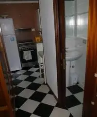 Ampia camera con bagno e due ingressi indipendent Ampia camera con bagno e due ingressi indipendent