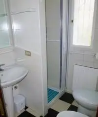 Ampia camera con bagno e due ingressi indipendent Ampia camera con bagno e due ingressi indipendent