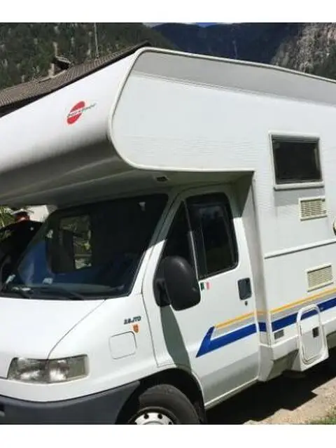 Camper Burstner A 535 - 6 posti Camper Burstner A 535 - 6 posti