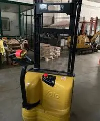 Traspallet elettrico con carica batterie usato Traspallet elettrico con carica batterie usato
