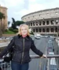 Sono una donna semplice di 41 anni Sono una donna semplice di 41 anni