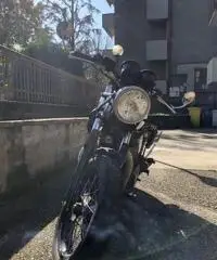 Triumph Thruxton 900 - 2005 Triumph Thruxton 900 - 2005