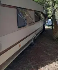 Roulotte con veranda e cucinotto completa