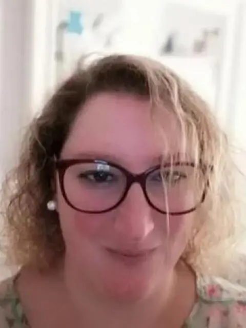 Badante sostitutiva. Colf pomeriggi Badante sostitutiva. Colf pomeriggi