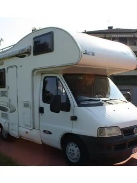 Camper Mc louis 6 posti letto km 80000 Camper Mc louis 6 posti letto km 80000