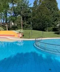 Al primo e ultimo piano con ampio solarium Al primo e ultimo piano con ampio solarium