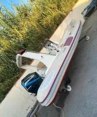 Gommone più motore e diritto di ormeggio Gommone più motore e diritto di ormeggio