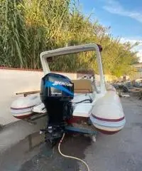 Gommone più motore e diritto di ormeggio Gommone più motore e diritto di ormeggio