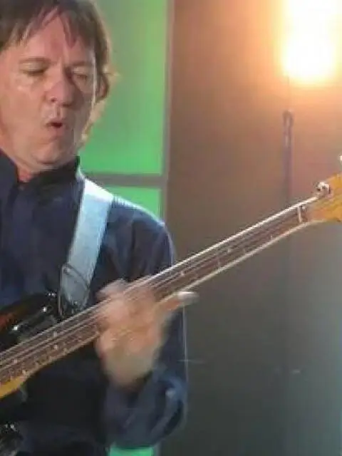 Insegnante di basso elettrico e contrabbasso Insegnante di basso elettrico e contrabbasso