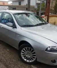 ALFA ROMEO 147 2ª serie - 2005 1.600 BENZINA ALFA ROMEO 147 2ª serie - 2005 1.600 BENZINA