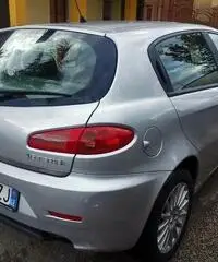 ALFA ROMEO 147 2ª serie - 2005 1.600 BENZINA ALFA ROMEO 147 2ª serie - 2005 1.600 BENZINA