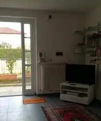 Appartamento tre locali con box e cantina