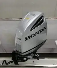 Saver 750 WA con motore Honda 250 hp anno 2019 Saver 750 WA con motore Honda 250 hp anno 2019