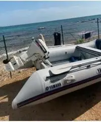 Gommone Yamaha 340 S + Motore Jhonson 15 hp 2 temp Gommone Yamaha 340 S + Motore Jhonson 15 hp 2 temp