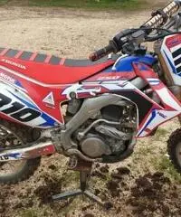 Honda Crf 250 r Honda Crf 250 r