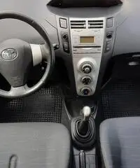 Toyota Yaris 1.0 5 porte Toyota Yaris 1.0 5 porte
