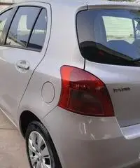 Toyota Yaris 1.0 5 porte Toyota Yaris 1.0 5 porte