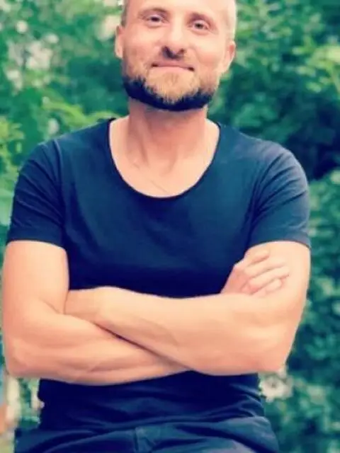 Addetto pulizie, magazziniere, scaffalista Addetto pulizie, magazziniere, scaffalista