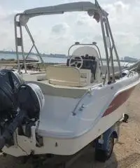 Barca a motore Barca a motore