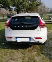 Privato vende Volvo V40
