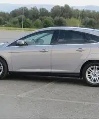 FORD FOCUS TITANIUM 1.6 cc GPL di fabbrica 120 cv FORD FOCUS TITANIUM 1.6 cc GPL di fabbrica 120 cv