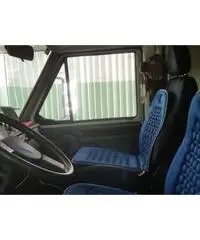 Camper arca piccolo come un furgonato