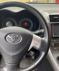 TOYOTA Auris TOYOTA Auris