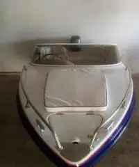 Motoscafo con motore