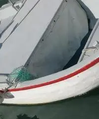 Barca con licenza da pesca Barca con licenza da pesca