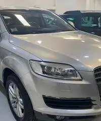 AUDI Q7 3.0 V6 TDI 233CV quattro tiptronic AUDI Q7 3.0 V6 TDI 233CV quattro tiptronic