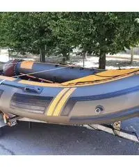 Gommone motore e carrello Gommone motore e carrello