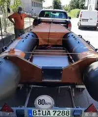 Gommone motore e carrello Gommone motore e carrello