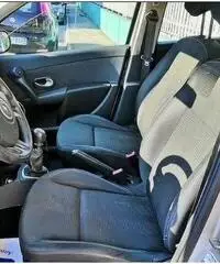 RENAULT Clio 1.5 dci 85cv NAVI 5P NUOVA CERTIFICAT RENAULT Clio 1.5 dci 85cv NAVI 5P NUOVA CERTIFICAT