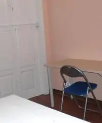 Singola in mansarda x ragazzo - centro Singola in mansarda x ragazzo - centro