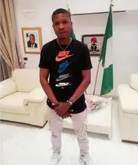 Un simpatico nigeriano con le vibrazioni calde Un simpatico nigeriano con le vibrazioni calde
