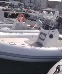 Gommone Saver MG 580 con motore Mercury EFI 40 PRO Gommone Saver MG 580 con motore Mercury EFI 40 PRO