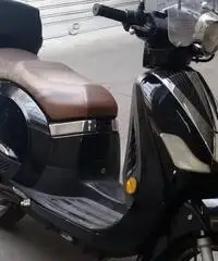 Scooter 100% elettrico Scooter 100% elettrico