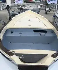 Gozzo ingenito pari al nuovo vetroresina 4,30mt