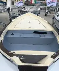 Gozzo ingenito pari al nuovo vetroresina 4,30mt