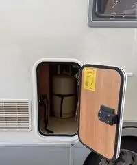 Camper Laika X700: 5 posti, doppia dinette Camper Laika X700: 5 posti, doppia dinette