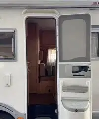 Camper Laika X700: 5 posti, doppia dinette Camper Laika X700: 5 posti, doppia dinette
