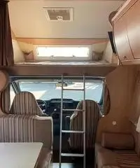 Camper Laika X700: 5 posti, doppia dinette Camper Laika X700: 5 posti, doppia dinette