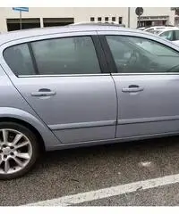 Opel Astra 1.6 5 porte 2006 Opel Astra 1.6 5 porte 2006