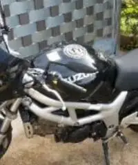 Suzuki sv 650 naked nera Suzuki sv 650 naked nera
