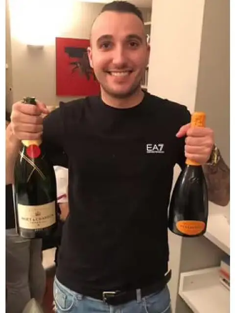 Cameriere-barista-commesso Cameriere-barista-commesso